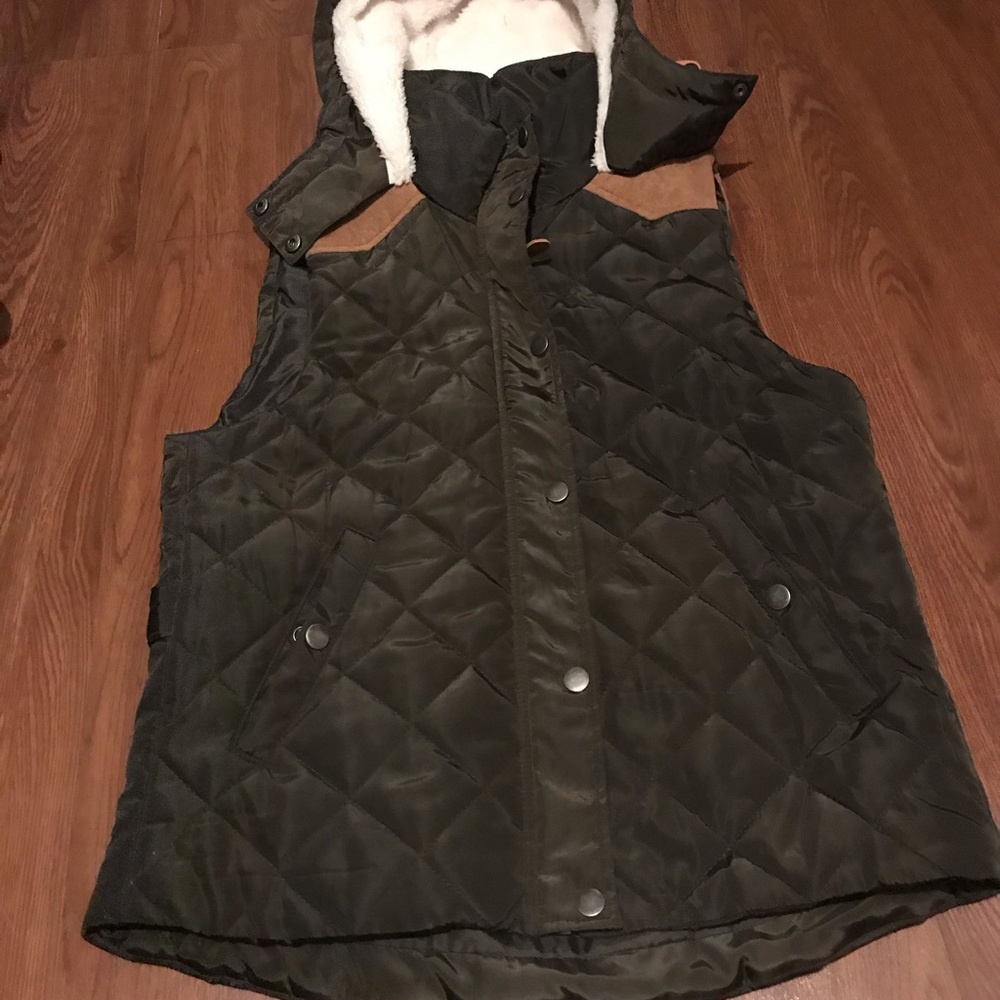 Puffy Vest size small